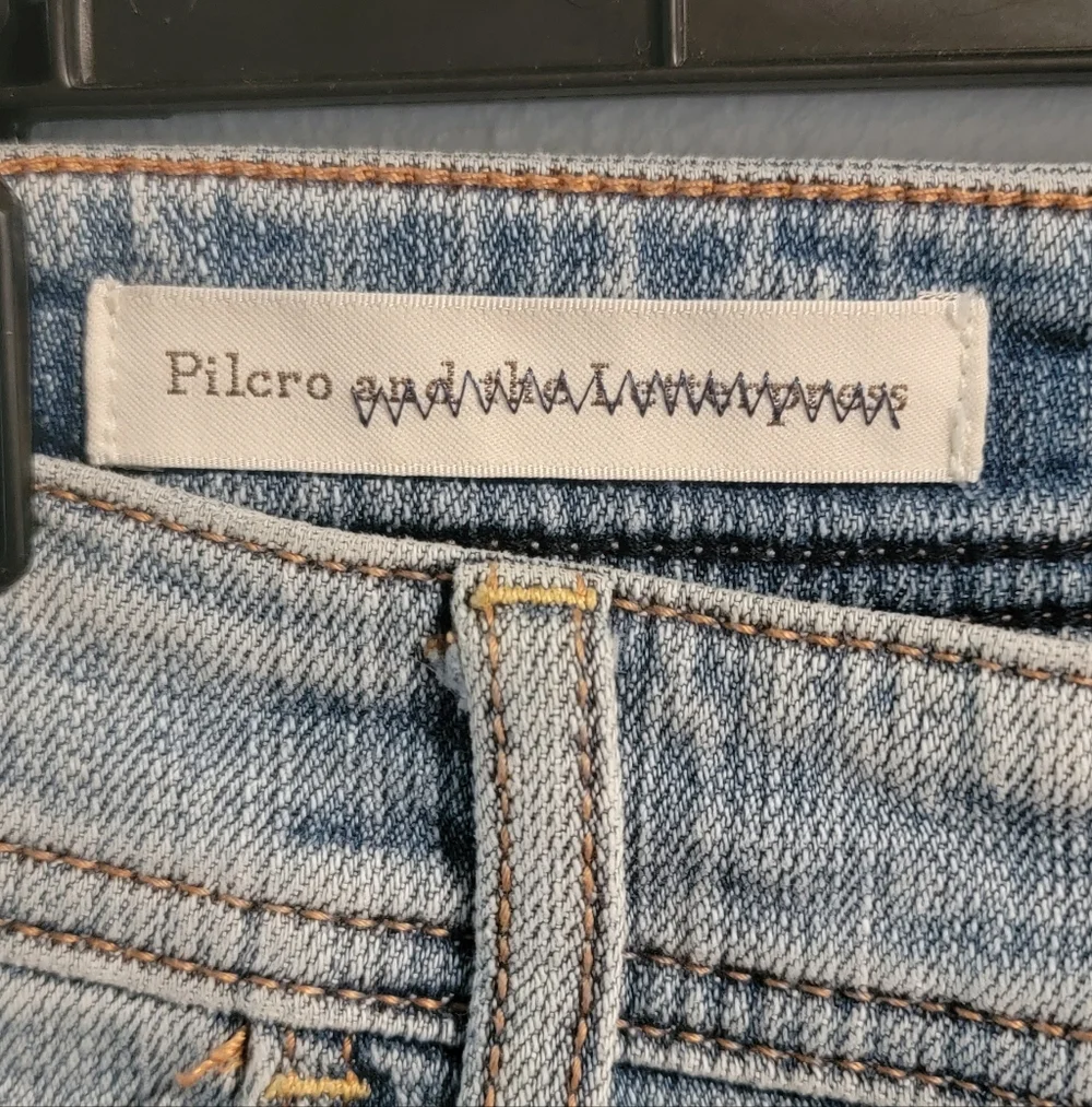 27 Anthropologie Pilcro Mid Rise Denim  Light Wash Distressed Jean Shorts Boho - Picture 5 of 8